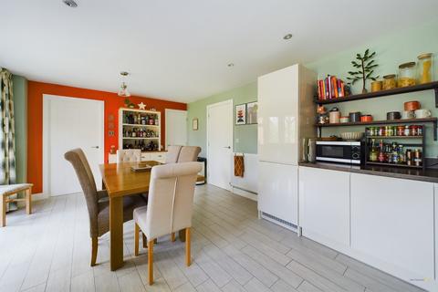 4 Bishop Place, Burton-on-trent, DE13 9EX