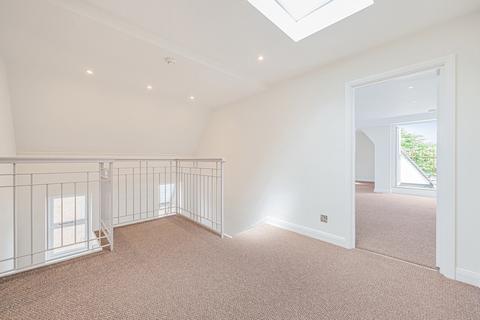 3 bedroom penthouse to rent, Copthorne Court, Station Road, Leatherhead, KT22