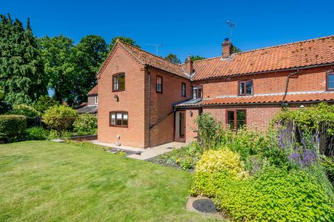 2 bedroom cottage for sale, The Street, Hindolveston