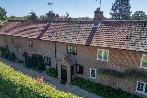 2 bedroom cottage for sale, The Street, Hindolveston