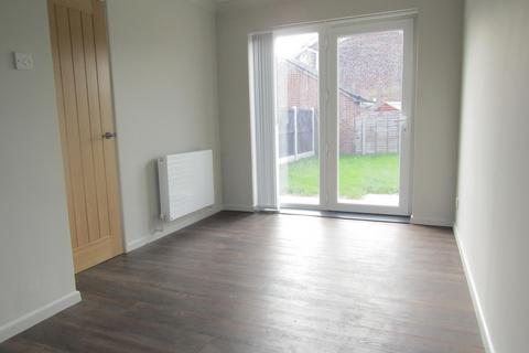 2 bedroom semi-detached house to rent, Purley Way, Clacton-on-Sea CO16