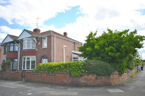 3 bedroom semi-detached house to rent, St. Martins Avenue, Doncaster DN5