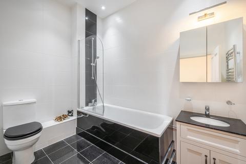 Flat 1, 26 - 27 Great Tower Street, London, EC3R 5AQ