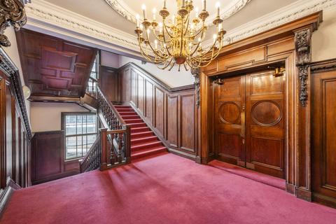 Flat 1, 26 - 27 Great Tower Street, London, EC3R 5AQ