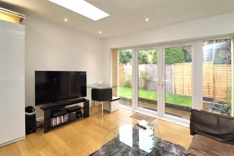 2 bedroom semi-detached house for sale, Courtenay Mews, Woking GU21