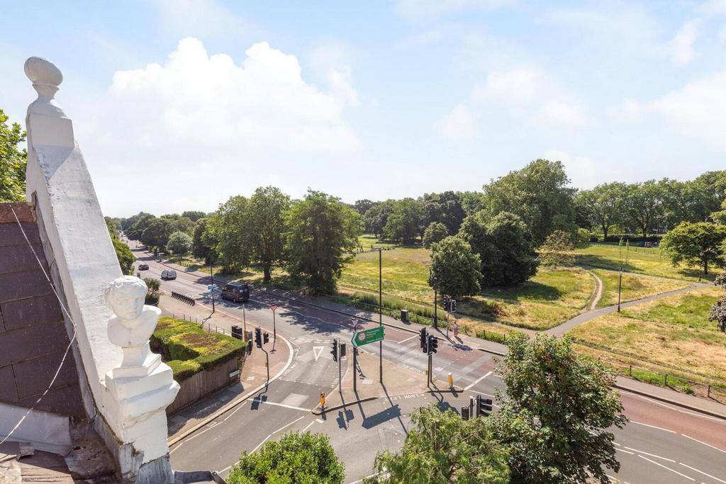 Clapham Common North