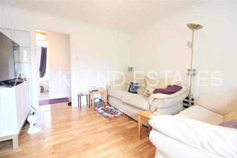 2 bedroom apartment to rent, Blackdown Close, London N2