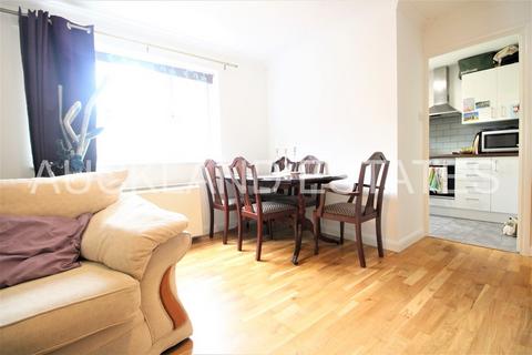 2 bedroom apartment to rent, Blackdown Close, London N2