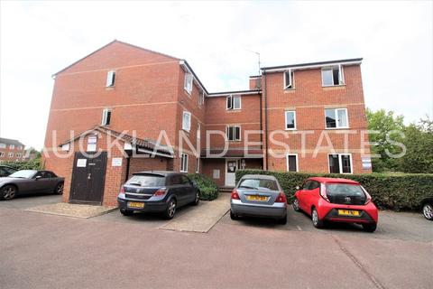 2 bedroom apartment to rent, Blackdown Close, London N2