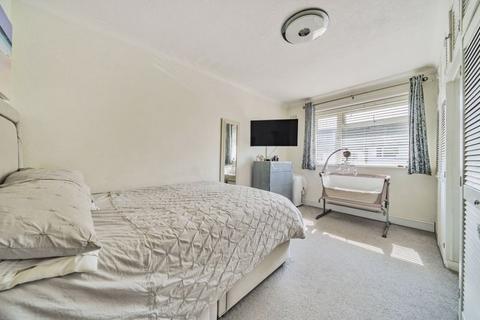 2 bedroom maisonette for sale, High Point, London SE9