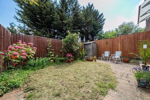 18 High Point, London, SE9 3NZ