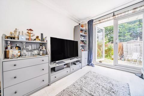 18 High Point, London, SE9 3NZ