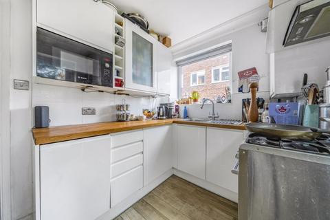 18 High Point, London, SE9 3NZ