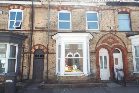 3 bedroom terraced house to rent, 99 Grafton Street