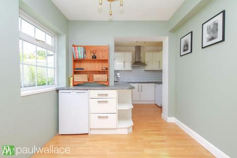 12 Allmains Close, Nazeing, Waltham Abbey, EN9 2LX