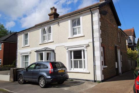 3 bedroom semi-detached house to rent, Ladbroke Road, Epsom