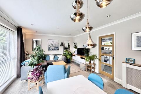 2 bedroom apartment for sale, Harborough Court, Belwell Lane, Four Oaks, Sutton Coldfield, B74 4TR