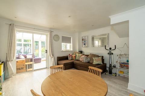 2 bedroom end of terrace house for sale, Dolphin Mews, Chichester