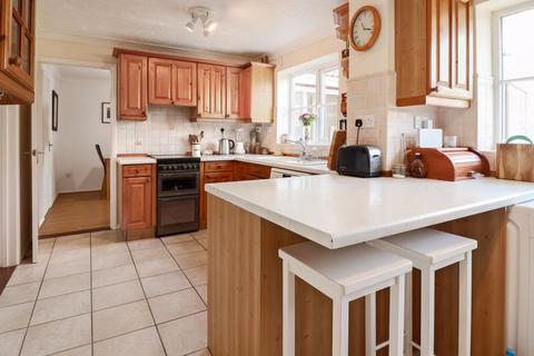 17 Manor Close, Canterbury, CT1 3XA