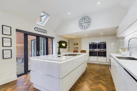 5 bedroom detached house for sale, Long Lane, Chester CH1