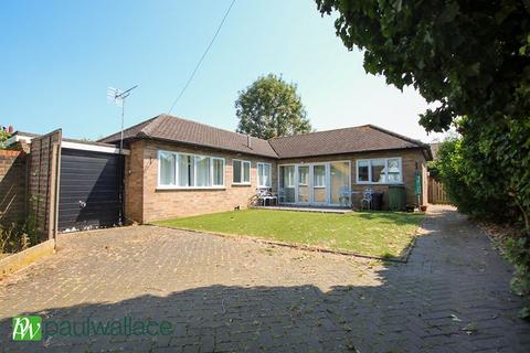 2 bedroom bungalow for sale, Flamstead End Road, West Cheshunt