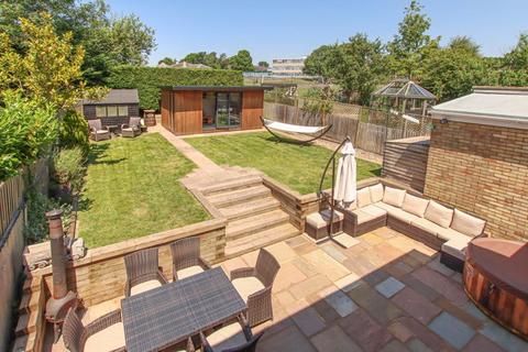 26 Roseheath, Hemel Hempstead, HP1 2LX
