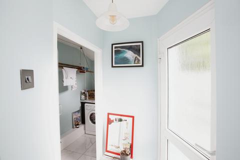 2 bedroom end of terrace house to rent, Gordon Road, London