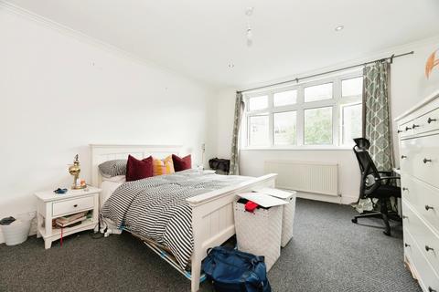 4 bedroom maisonette to rent, Crescent Lane