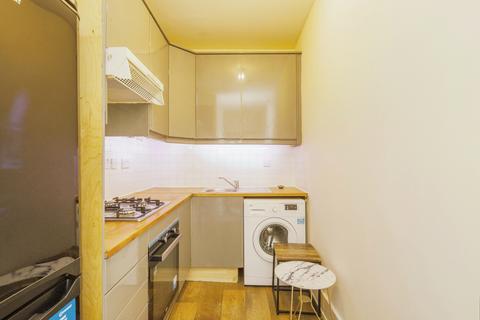 1 bedroom apartment to rent, Chestnut Grove, SW12