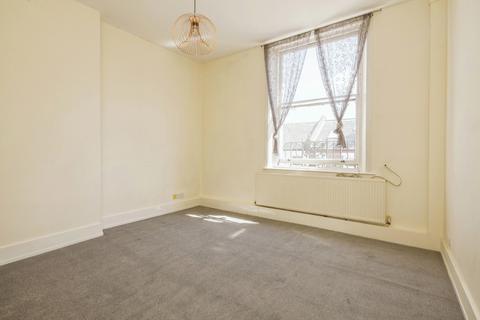 1 bedroom apartment to rent, Chestnut Grove, SW12