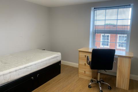 3 bedroom apartment to rent, East Street