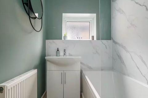 undefined, Newly Refurbished 2-Bedroom Flat - Modern, Spacious, with Parking