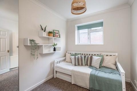 2 bedroom property to rent, Bournemouth Road – Two-Bedroom First Floor Apartment