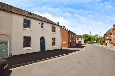 4 bedroom end of terrace house to rent, Tollgate Road, Salisbury