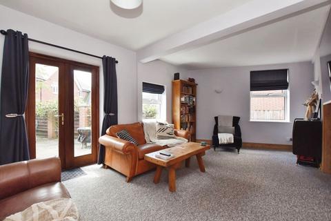 4 bedroom end of terrace house to rent, Tollgate Road, Salisbury