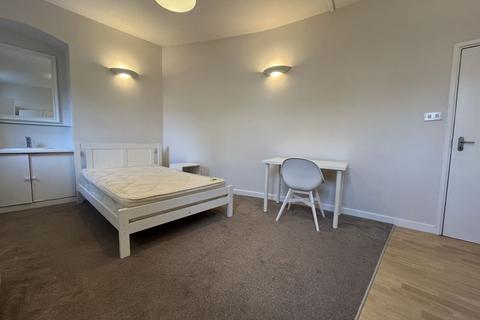 Studio to rent, Great Norwood Street, Cheltenham GL50