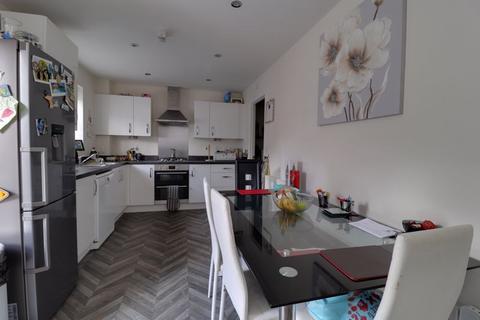 3 bedroom detached house to rent, Manor Grove, Stafford ST16