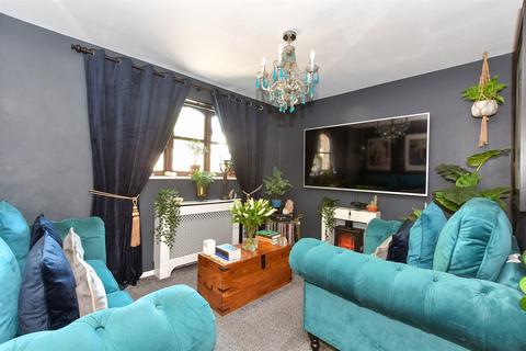 1 bedroom ground floor flat for sale, Chobham Road, London