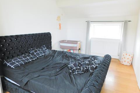 2 bedroom end of terrace house to rent, Cordelia Road, Stanwell, TW19 7EJ