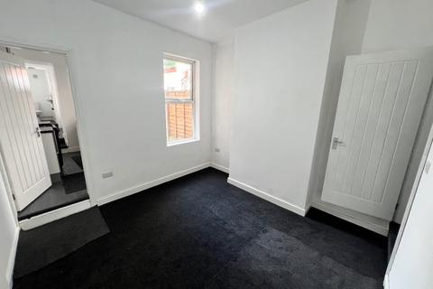 2 bedroom terraced house to rent, Parkes Street, Smethwick, B67 6AZ