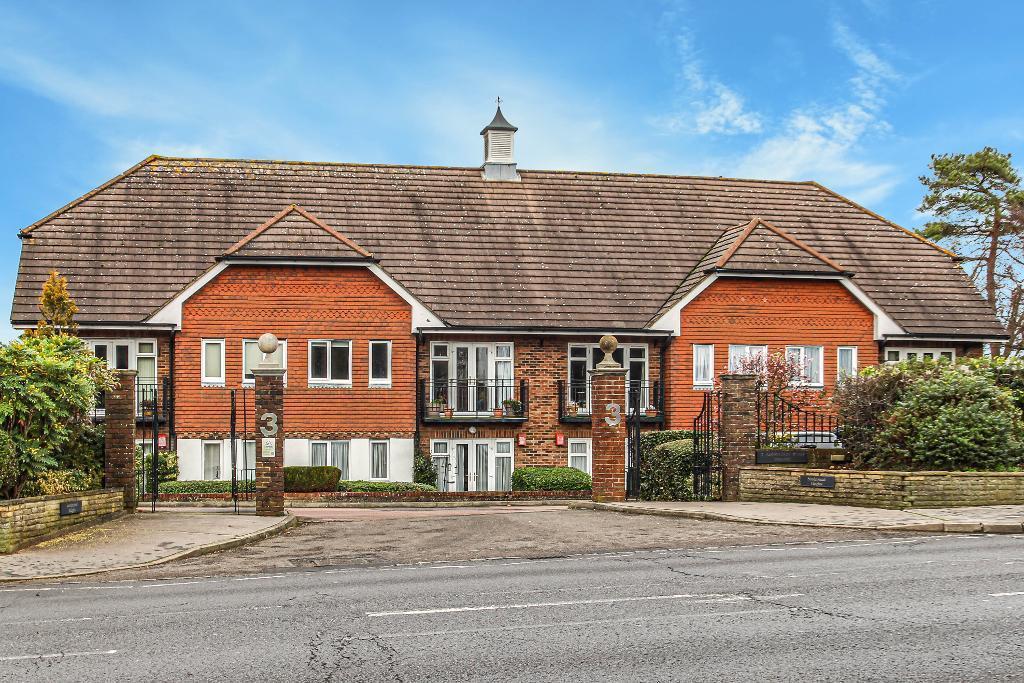 Sanderstead Heights entrance