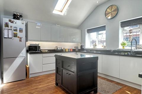 4 bedroom detached house for sale, Bowmans Close, Steyning, West Sussex, BN44 3SR