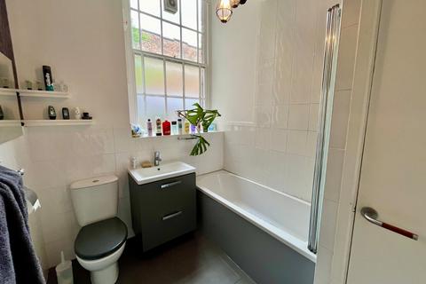 1 bedroom flat for sale, Chapel Street, Macclesfield, Cheshire, SK11