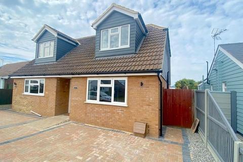 2 bedroom chalet to rent, Alvis Avenue, Herne Bay, CT6 8AR