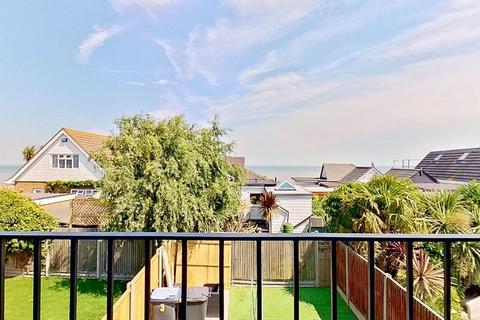 2 bedroom chalet to rent, Alvis Avenue, Herne Bay, CT6 8AR