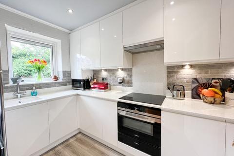 2 bedroom townhouse for sale, Shaw Grove, Holmfirth HD9