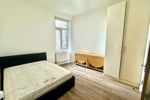 Studio to rent, West Hendon Broadway, NW9