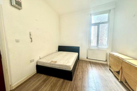 Studio to rent, West Hendon Broadway, Hendon,, London  NW9