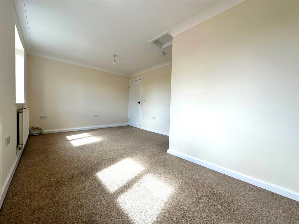 Rhyl, Denbighshire LL18 1 bed semidetached house to rent £525 pcm (£