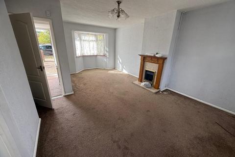 3 bedroom semi-detached house to rent, East Road, West Drayton